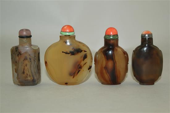 Four Chinese chalcedony/agate snuff bottles, 1800-1900, 5.3 - 5.8cm